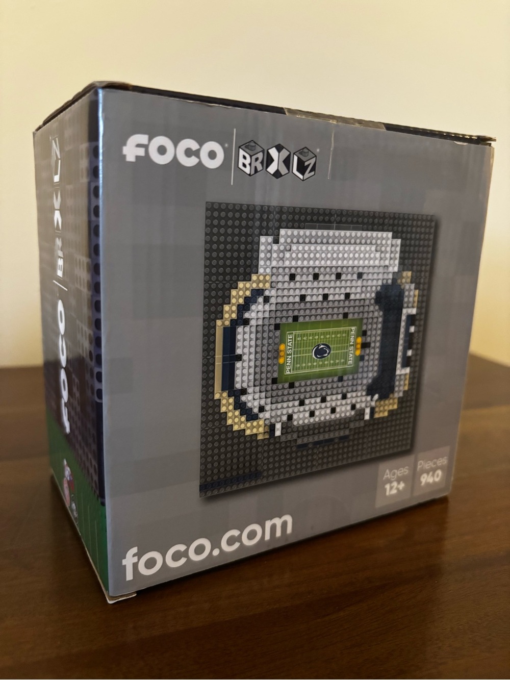 Enfocus Studio black, gray, gold and white stadium micro-brick set